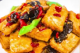 厨师长教你煎豆腐，详解豆腐不粘锅、不破碎技巧，香嫩入味