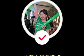 街头的绿色party，有人发现了吗？好有趣的节日~氛围直接拉满！健力士啤酒，get全年幸运！#健力士幸运涌现 @GUINNESS健力士 #氛围感餐厅打卡视频封面