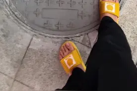 5月23日，贵州遵义。三岁女童半截身子掉入污水井，还好妈妈及时一把抓住！当事人：下面很深，全是污水#井盖 视频封面