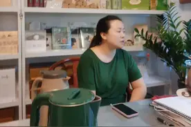 两位美女老师认认真工作的样子真美！#工作日常记录视频封面
