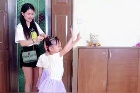 老公说：每天不管多忙多累，只要下班回家等到宝贝们的舞蹈，就是最幸福的时刻，就算再苦再累也值得了～#千年等一回@三胞胎真善美的成长日记 #三胞胎真善美视频封面