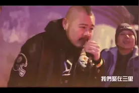 夜色迷离 别在意 我们聚在三里  拥抱过后 我的双手应该放在哪里视频封面