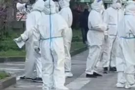 4月4日，上海。大白喊话居民做核酸，“我们会很温柔”！视频封面