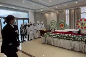 爸爸一路走好😭😭愿天堂没有疾病😭😭视频封面