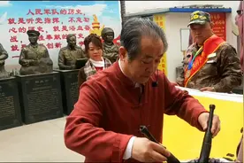 #书法  书法家张新秋全国第一人双手写福视频封面