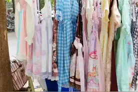 随便洗洗晒晒裙子竟被院里老太太说开影楼???@DOU+小助手 @抖音短视频视频封面