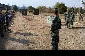#老兵玩“#天天酷跑”成瘾！该如何盘他？（易林、坚恩栋）#军营 #400米障碍视频封面