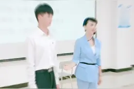 涉外会务礼仪培训😀祝为中国—东盟教育交流周服务的贵州商学院志愿者们工作顺利～年轻的心收获成长，真诚的笑擦亮青春🤗#2021中国东盟教育交流周 #礼仪 视频封面