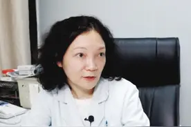 脖子后面长红色小疙瘩，有的上面还有脓头，一直以为是痘痘，结果越抠越严重！#诊室日常 #皮肤 #女性 #男性 #毛囊炎 视频封面