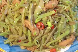 家常菜，炒眉豆。视频封面