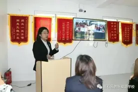 ✊✊班主任要用“爱”去感化学生，用“细”观察学生，还要用“严视频封面