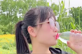 老婆老婆，为什么农村的信用社和农商行，有那么多啊？#涨知识 #夫妻日常 #何青绫 #农村生活 #我在抖音说财经 #商业思维 视频封面
