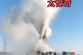 4月2日下午，山西大同天镇县谷前堡镇水桶寺村打井时意外打出冷水喷泉，水雾冲天数十米，太惊奇！#天下奇观