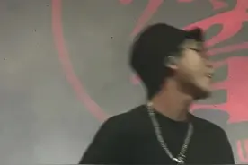 百年孤寂的意思是：不爱是一生遗憾，爱是一生磨难