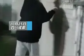 网友：哪个宿管阿姨能拒绝一声“妈”的呼唤呢？这下不开门都不行了！#大学 #你怎么看视频封面