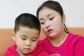 都说儿子跟妈妈亲，我家这皮夹克却是父子同心。所以奉劝大家没事少聊天，别给自己添堵…#童言无忌 #母子日常 #抖音小助手 视频封面