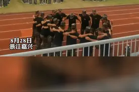 军训“萝卜蹲”天花板，校长和班主任也被意外喊到……#军训 （来源：@小陆乱撞呀。  ）视频封面