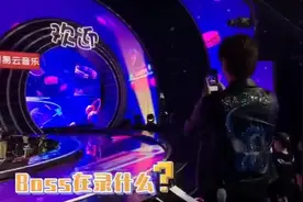 带妈妈上节目 好久没听到妈妈唱歌了！感觉他很紧张 哈哈哈真可爱！视频封面