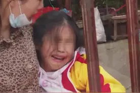 #心疼 女孩脚底被刺穿，消防员箭步如飞紧急救援。吃一堑，长一智，以后可别淘气了！#政媒原创者联盟 @永州消防 