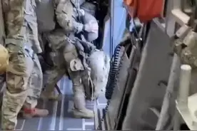 美军82空降师C-130大型运输机伞降训练，看看与中国空降兵有什么区别……视频封面
