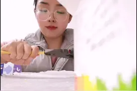 用钳子拧开后盖，给水彩笔加补充液，可以继续使用了。视频封面