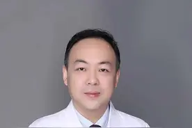  起床太快有哪些危害  #健康科普 #医学科普 @神经外科贾建文医生 @神经科钟医生 视频封面