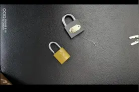 普通挂锁，钥匙丢了用一段铁丝也可以搞定