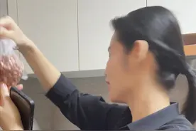 还原老公回家后的神操作#广西夫妇 #模仿老公 #戏精老婆模仿老公的日常 视频封面