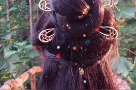 终于遇到一条红裙子…三天只睡了两个小时的夏小茉满脸懵圈，将就看吧！是的，又敷衍！！！咋地！！！视频封面