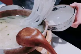 #寻味山西 相传“过桥米线”因一段爱情故事而得名视频封面