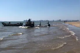 拖渔船完整过程，👍🏻渔民的智慧#渔民生活实拍 #带你去看海视频封面