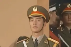 1997年香港政权交接仪式升旗手朱涛回忆香港回归时的真空12秒。#请回答1997 #庆祝香港回归25周年 视频封面