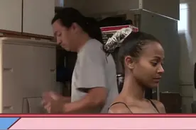纳美人是如何“诞生“的？#阿凡达 女主角佐伊·索尔达娜全程倒模花絮，看起来太令人窒息了~ #特效化妆视频封面