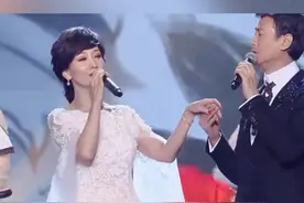 #赵雅芝 #郑少秋 牵手合唱#经典歌曲 #问情 勾起了多少人无数的回忆视频封面