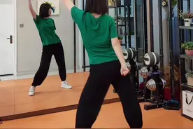 #乘风破浪向你飘 完整版慢动作分享#零基础舞蹈 #抖音广场舞 #dou来跳舞 #日常练舞 @抖音短视频 