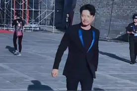 #段奕宏  中戏最穷的学生，曾经因为说话自卑，国内唯一一个拿下三座A类影帝的演员，却因为不炒作，不营销鲜为人知视频封面