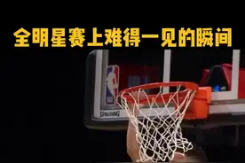 【全明星赛场上难得一见的瞬间】全明星赛场上总会出现一些在常规赛中很难看到的瞬间，2007年全明星奥尼尔大秀胯下运球，2015年库里助飞诺维茨基双手扣篮，2021年保罗库里互送空接扣篮……还有哪些你记忆中全明星赛场上难得一见的瞬间呢？#2022nba全明星 #nba75周年 视频封面