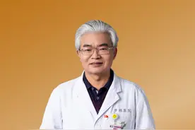 脚上磨出了这样的水疱，千万不要用手挤！教你四步搞定#健康#水泡 #科普 视频封面