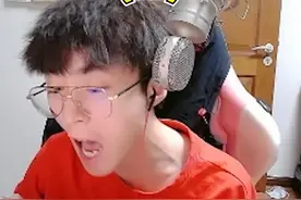 我乃抗du王子王小歪，兄弟们这播扛得怎么样！#和平精英 