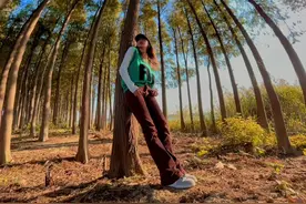 到了小树林试试这样拍，好看又有创意#拍照技巧 #拍照姿势 #森林 #户外 #手机摄影