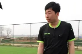 回传球这样判罚有毛病吗！#足球教学 #足球规则 #足球判罚 #足球裁判员#足球冷知识 @抖音短视频 @张老师啥都会 @DOU+小助手