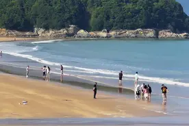 #旅行大玩家 舟山朱家尖大青山景区，一个被严重低估的景区，既有海滨浴场，也有海边山地风景#手机摄影 #旅行推荐官 #周边游 #夏季玩水 #一镜到底 #旅行 #周末去哪玩 #阳光下户外 #实景拍摄视频封面