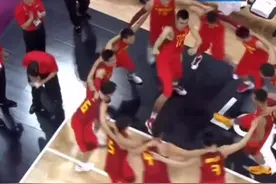 上海男篮官宣张兆旭离队，结束上海大鲨鱼11年生涯！重温张兆旭在中国男篮的领舞，曾被誉为姚明接班人！视频封面