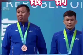 甘肃摔跤运动员摘得一银一铜！带着孩子一起走上领奖台👍截至9月23日21时，甘肃代表团在本届全运会上共获得2金4银2铜，4～8名18个！#全运会视频封面