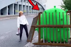 人类大战病毒，勇往直前打败它#搞笑配音 #奇闻趣事 #爆笑名场面 #专治不开心视频封面