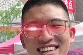 自信满满走出考场，“社牛”男孩高考理科667分，恭喜！视频封面