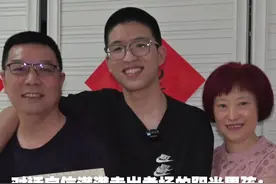 对话自信满满走出考场的阳光男孩：想成为翻译员张京，挺飒的！视频封面