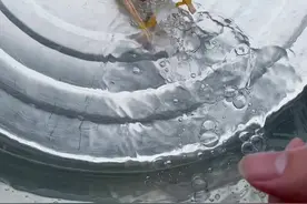 雪糕棒饮料瓶不要丢，简单几步做成皮筋动力小船，太好玩了#幼儿园手工 #创意手工 #亲子游戏 #变废为宝视频封面