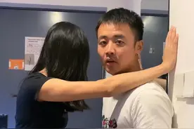 被女生壁咚该怎么办，满满的干货教学#防身术#上海名媛 #爱情 #抖音小助手视频封面