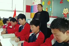 #教室最后一排的学生#若干年后和老师成为好朋友的往往都是你们视频封面